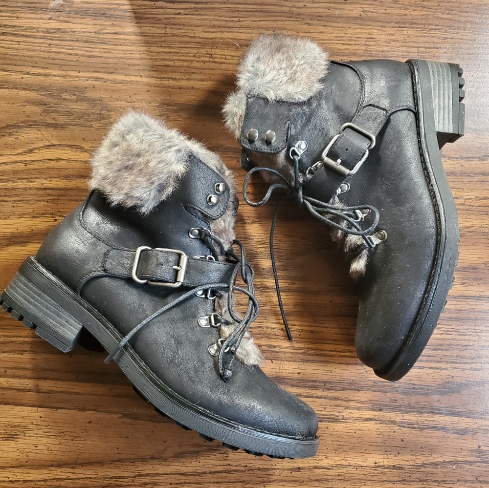 NWB- Invito Abby Faux Fur Trim Combat Boots
